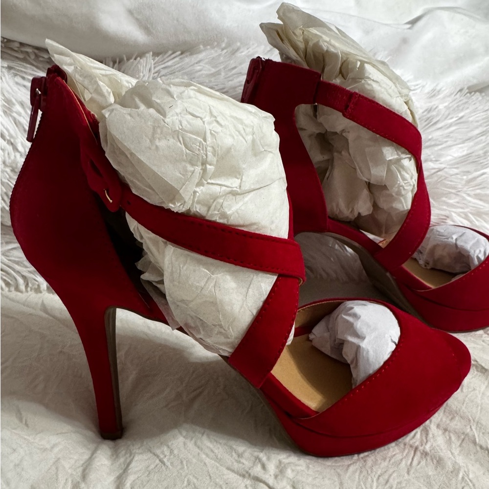 Women’s Red Material Girl MHELENAH Platform Strappy Heel Zipper Back - NEW